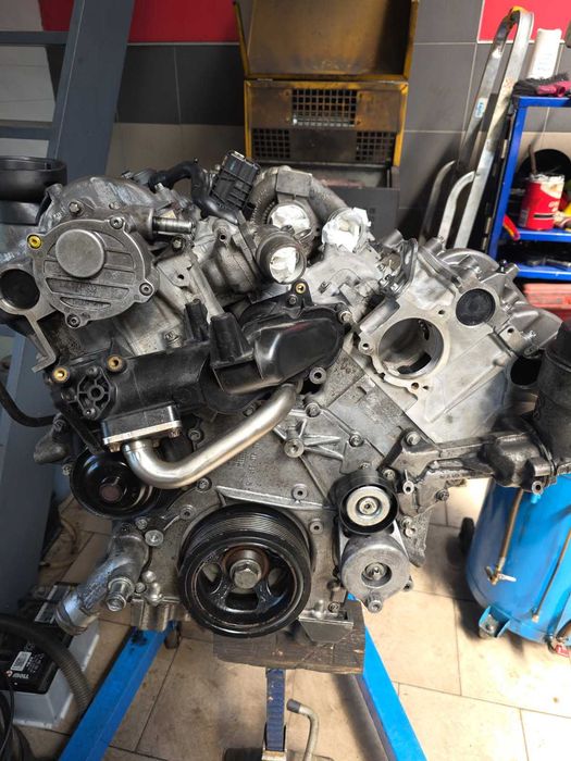 Silnik słupek 3.0 CRD V6 Jeep Mercedes