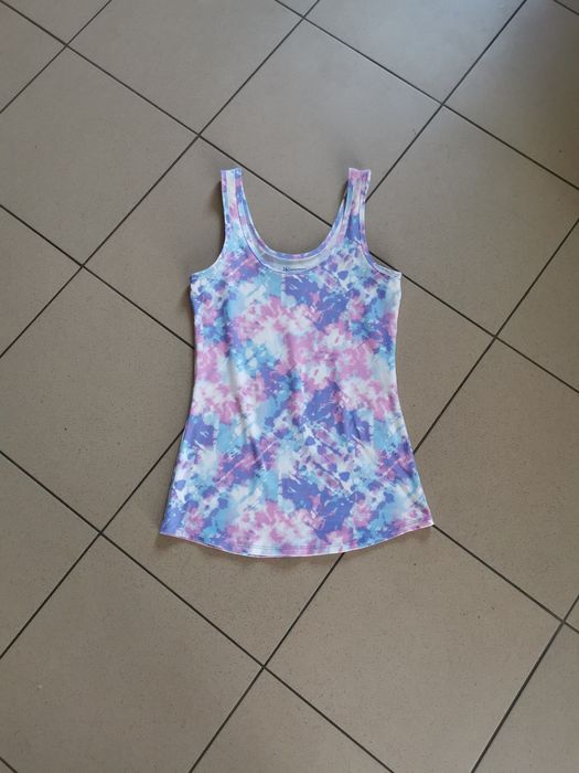 Obcisły top sportowy na ramiączkach kolorowa bluzka bokserka bez rękaw