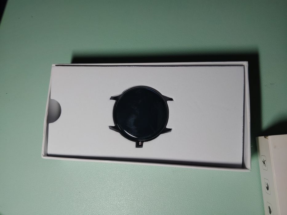 Smartwatch średniej klasy lekki cienki