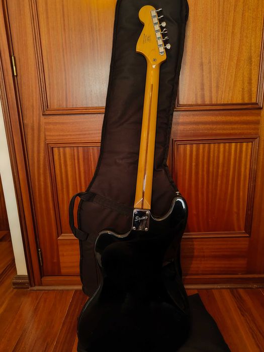 Squier by Fender Bass VI