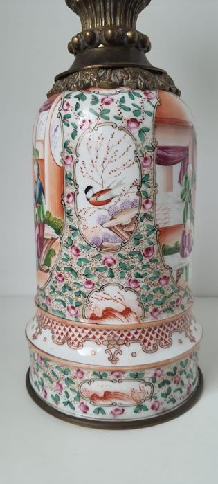 Lâmpada antiga de porcelana