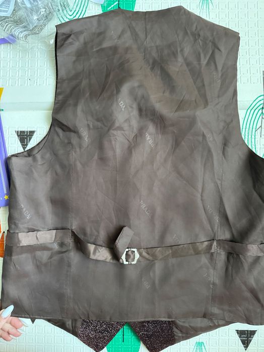 жіночий жилет у стилі Prada archive кінця 80-х – початку 90-х років
