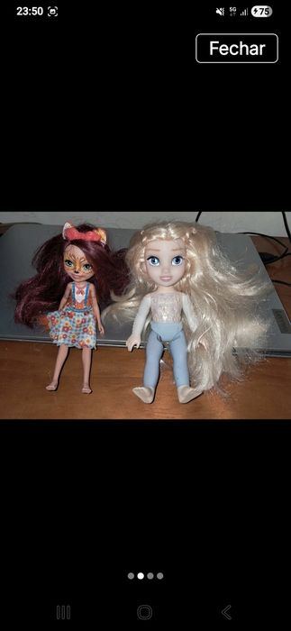 2 bonecas pequenas