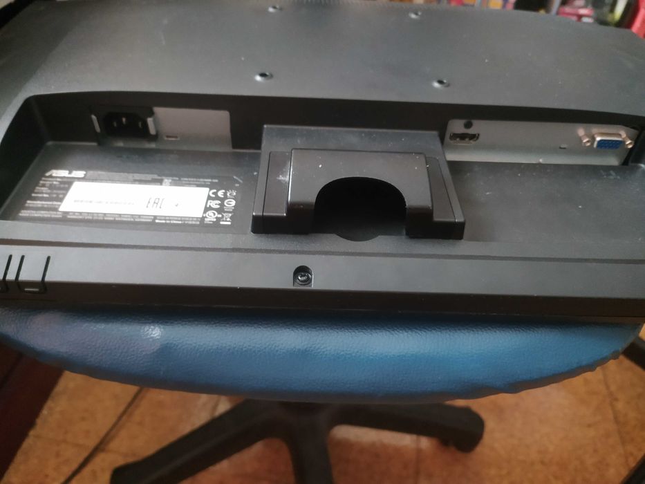 Monitor da marca Asus de 24"
