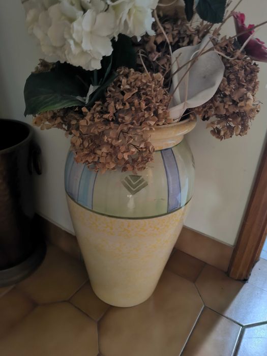 Vaso grande (também pode servir de balde para guarda-chuvas)