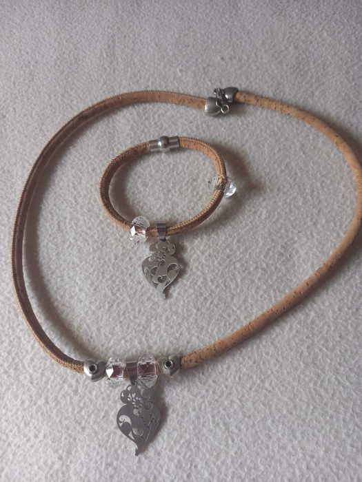 Colar e pulseira em cortiça-Novo