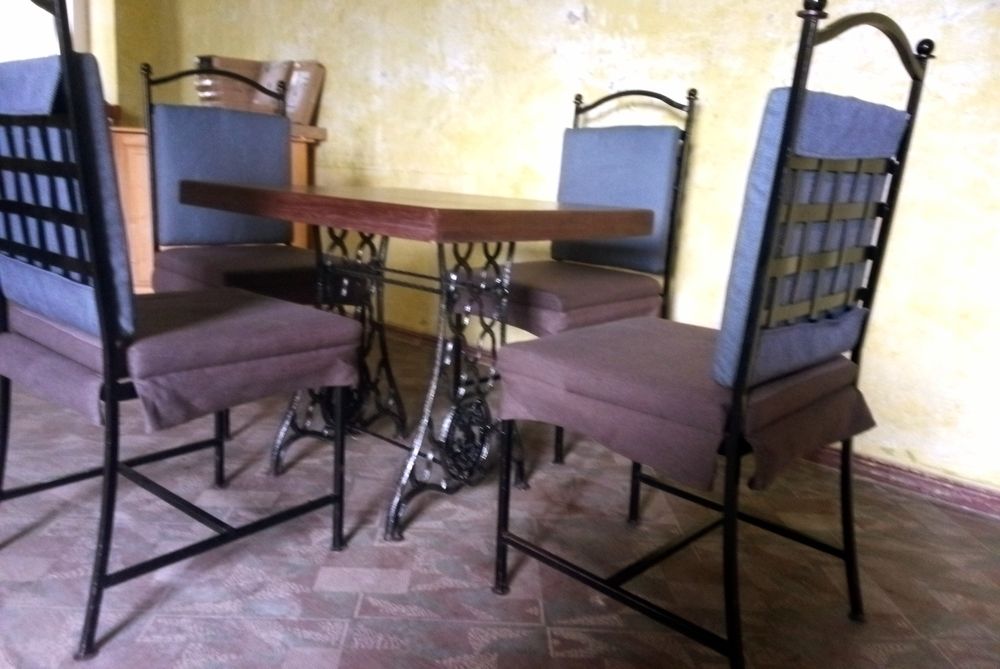 Продам столи ковані ніжки та стільці