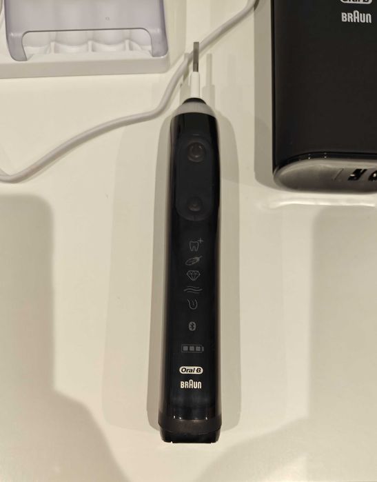 Escova Elétrica Oral-B para peças (AVARIADA)+ Acessórios originais