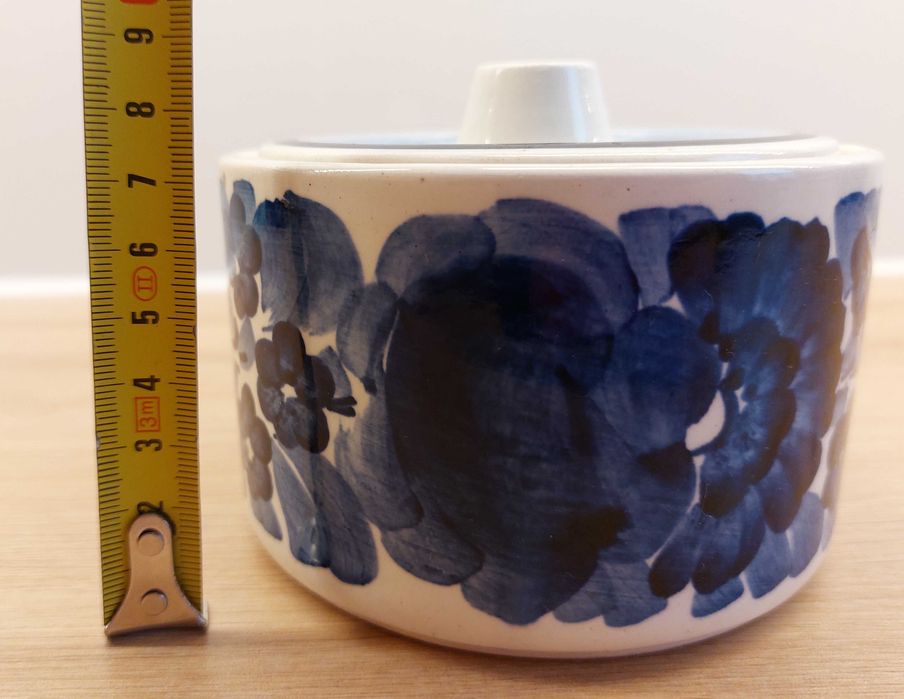 Piękna cukiernica fajansowa Włocławek – klasyka PRL, kobalt