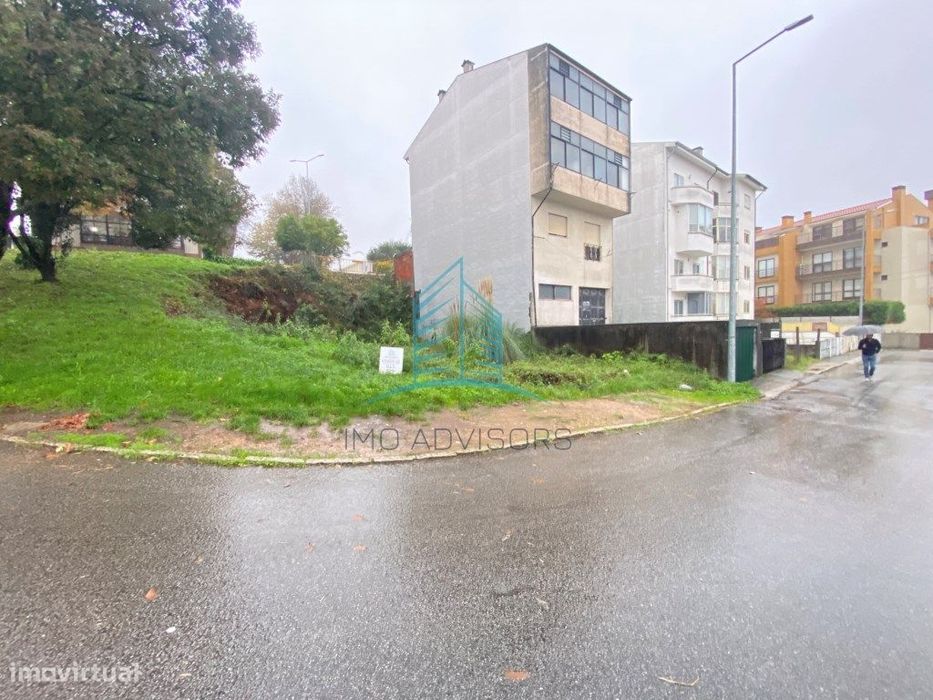 Terreno para construção com 198m2 com 3 frentes com vistas sobre o ... — Mafamude E Vilar Do Paraíso, Porto