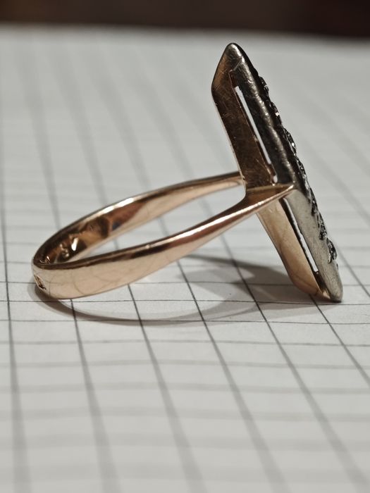 Золота каблучка, з діамантами 0.72 ct, 583 проба.