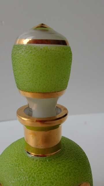 Garrafa em vidro opalino pintado à mão