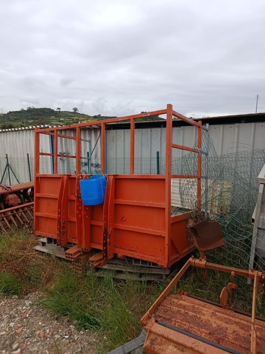 Caixa de carga trator
