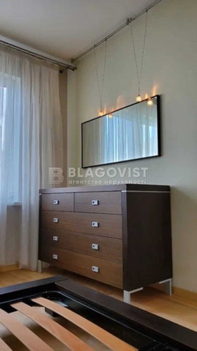 Машинобудівна 21, М Шулявська 3 кім, 90м, 165000$