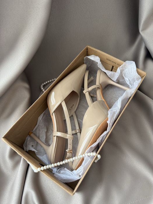 Лаковані туфлі на підборах