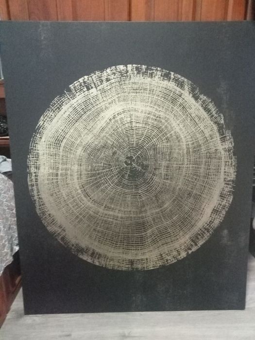Tela preta e dourada impressão de anéis de crescimento de uma árvore