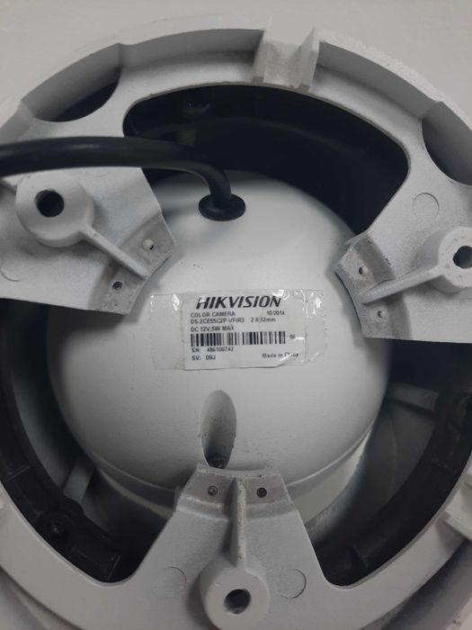 Câmara CCTV Hikvision Analógica - Lente 2.8-12mm