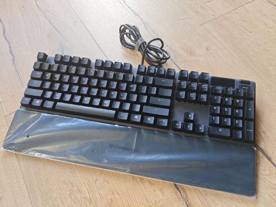 Steelseries APEX 5 klawiatura z podstawką