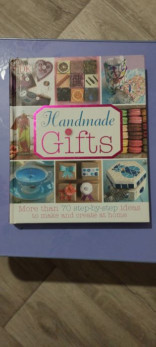 Handmake gifts. На анг языке