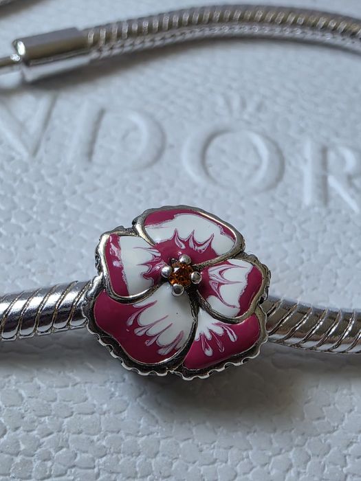 Pandora charm srebrny kwiatuszek