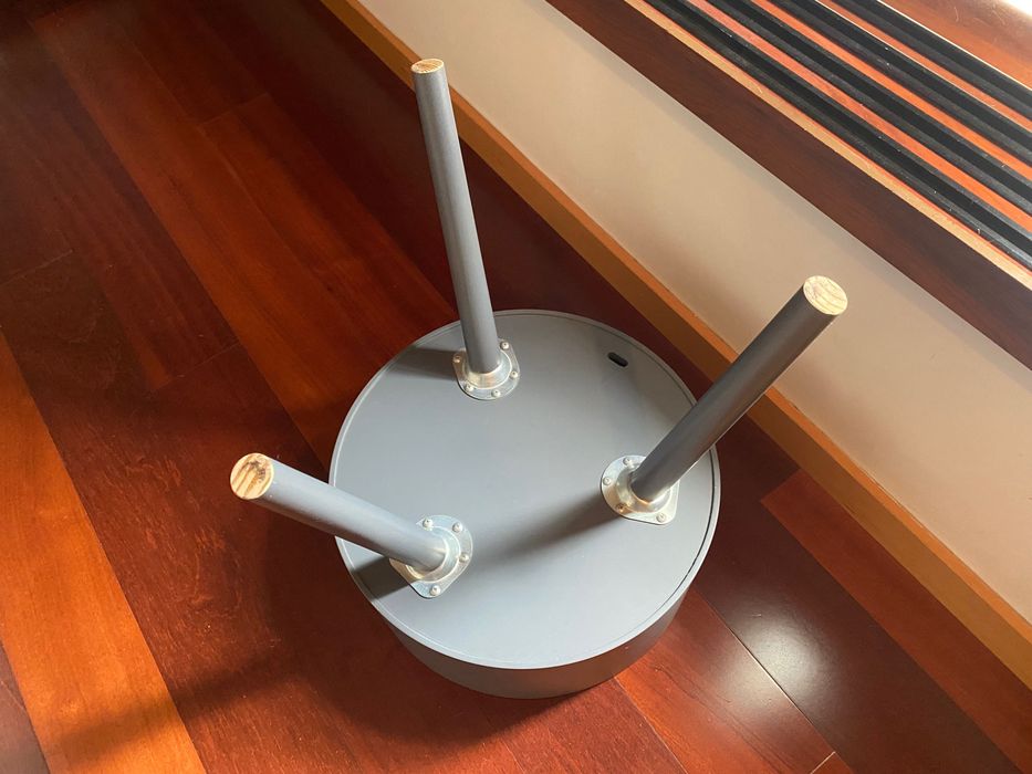 Mesa de apoio da Zara Home com tampa