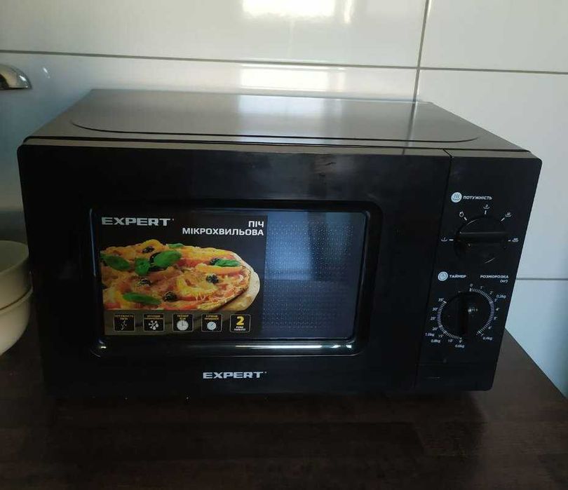 Мікрохвильова піч майже нова
