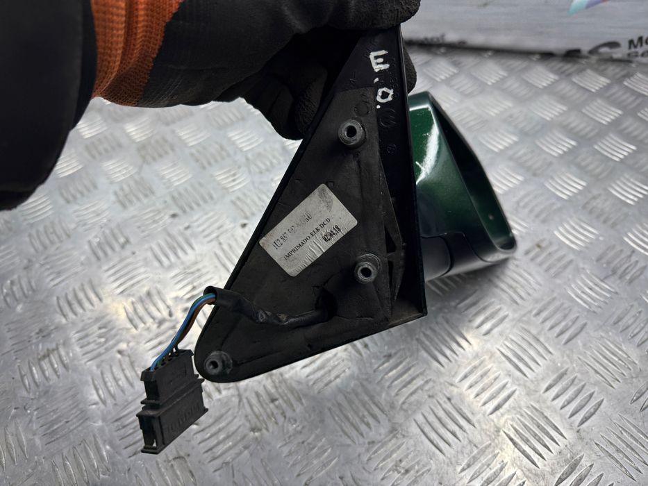 Зеркало правое Skoda Octavia Tour дефект