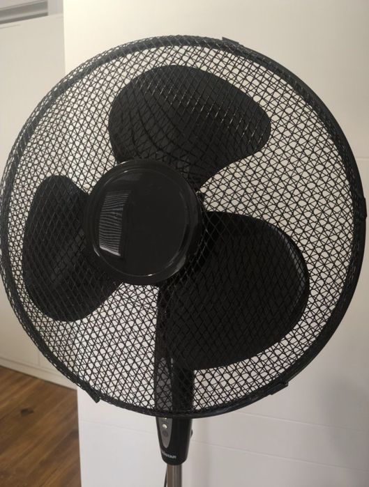 Ventilador de pé Tristar com controle remoto