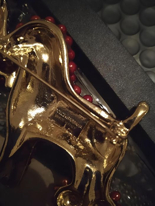 "DOLCE & GABBANA" брошка червоний пудель
Італія
нова