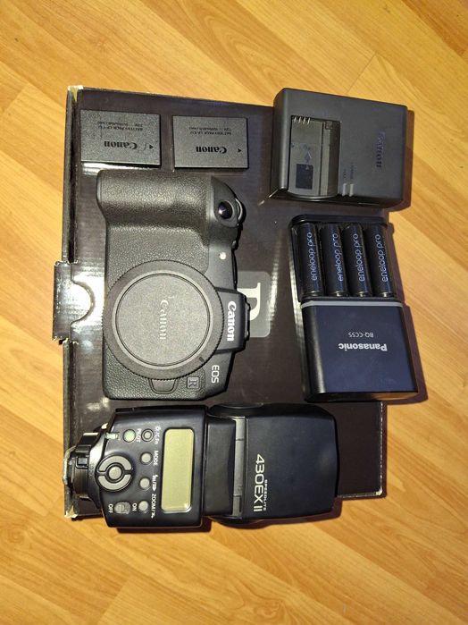 Canon RP corpo + 2 baterias + flash C 430EXII + pilhas recarregáveis