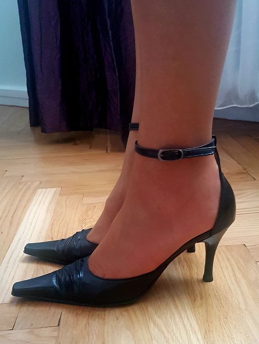 Skórzane czarne szpilki w szpic Gino Rossi 37