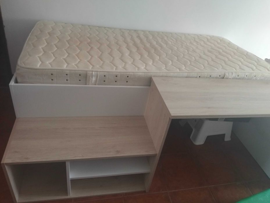 Cama alta reversível c/ estrado e secretária