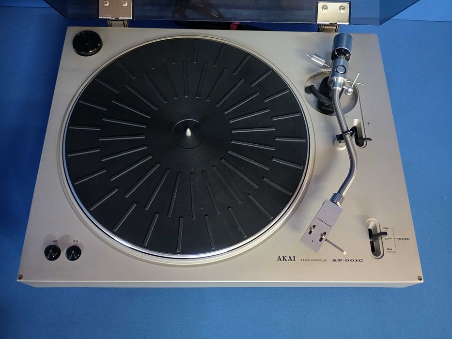 gira-discos AKAI AP-001C
