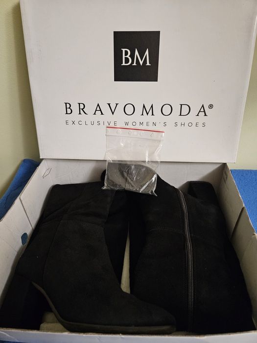 Продам жіночі замшеві чоботи 36р