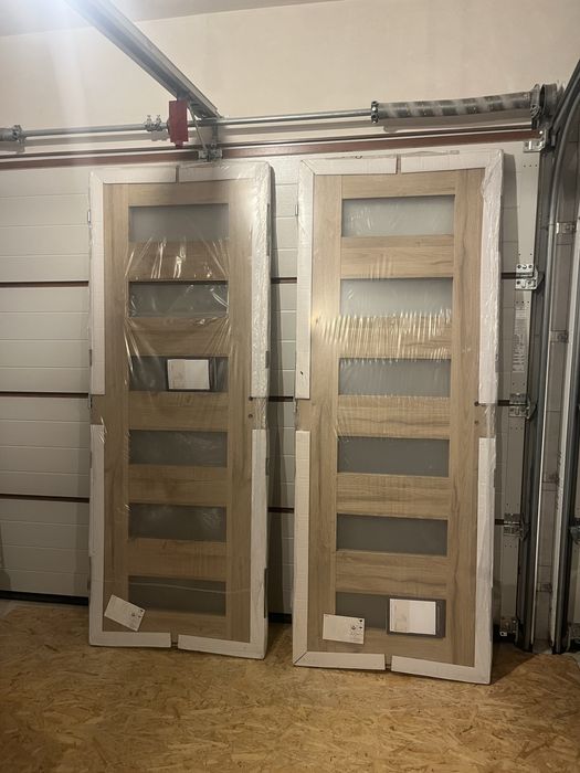 Drzwi wewnętrzne 70  lewe DRE Scala kolor Dąb V z podcięciem. 2 sztuki