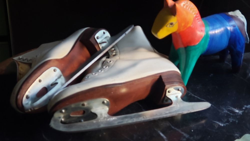 Фігурні жіночі  ковзани