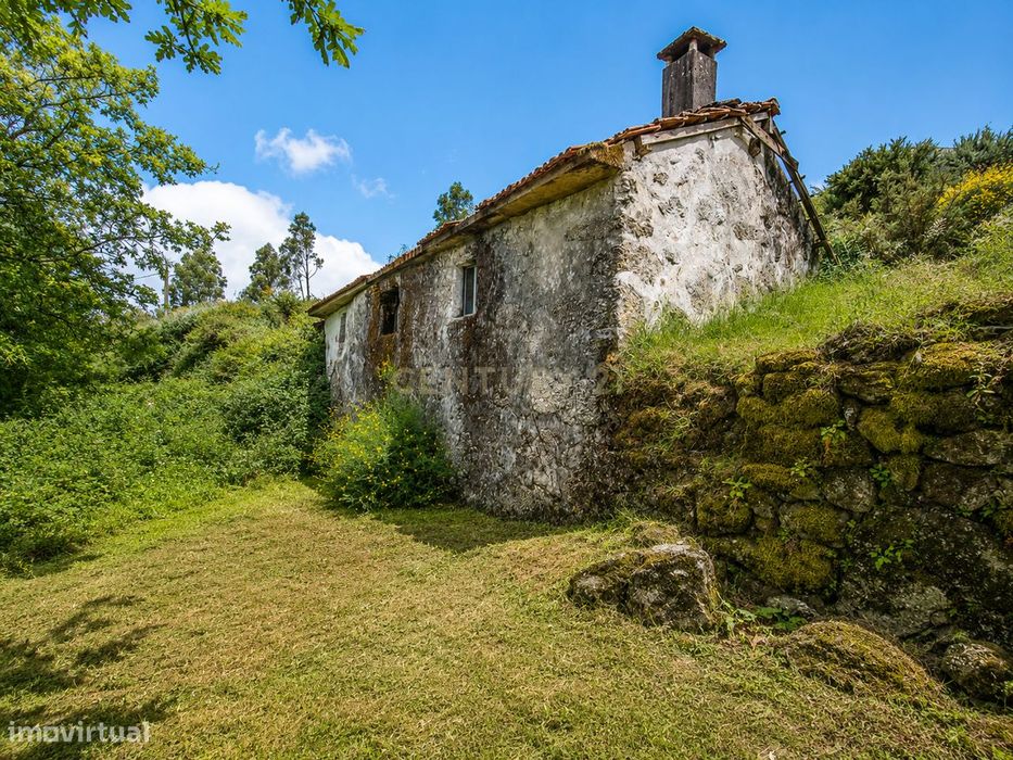 **Oportunidade no Gerês: Terreno de 850 m² com Ruína em Valdreu, Vila