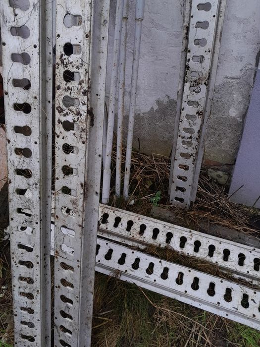 Szyny do zabudowy samochodu