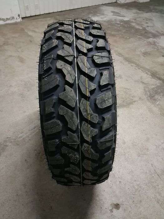 Vendo 4 pneus novos 35 12.5 15 + jantes