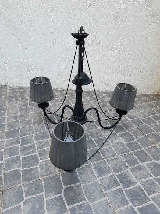 Candeeiro em Ferro fundido com abajures Cinza