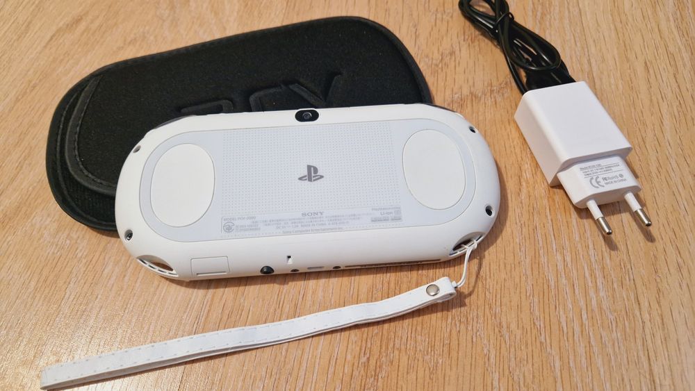 Sony Ps vita Slim  64гиг, 65 игр +чехол