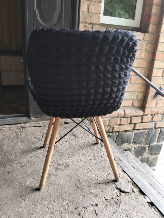 Продам обідні стільчики