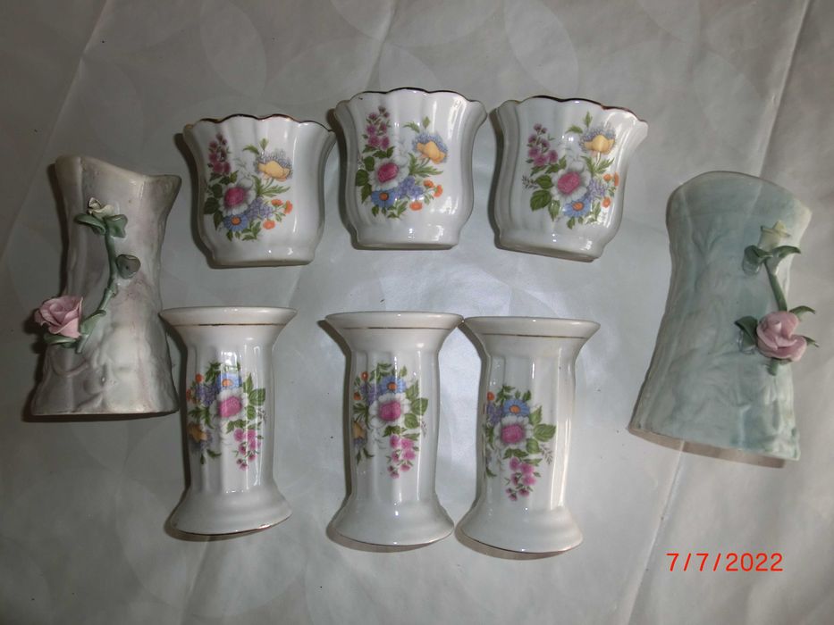 Ceramic ornaments.442544392325703682