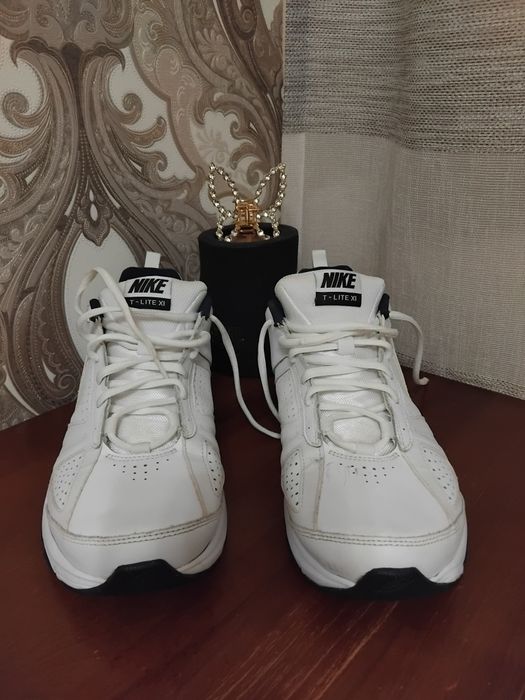 Кросівки Nike T-Lite Xi 616544-101.Розмір 44. 28 см. Б/У
