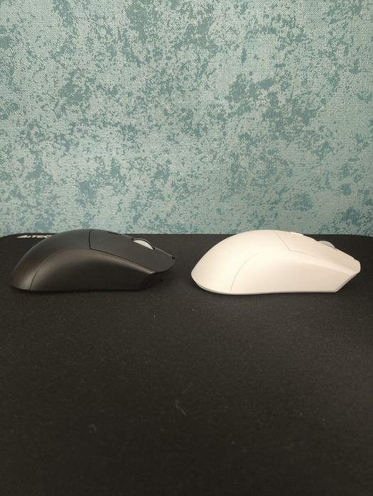 Бездротова ігрова мишка SMAILWOLF RS7 чорна/біла обидві в наявності