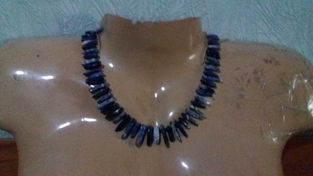 Продам бусы из натуральных камней шунгит, агат, лазурит, кораллы.