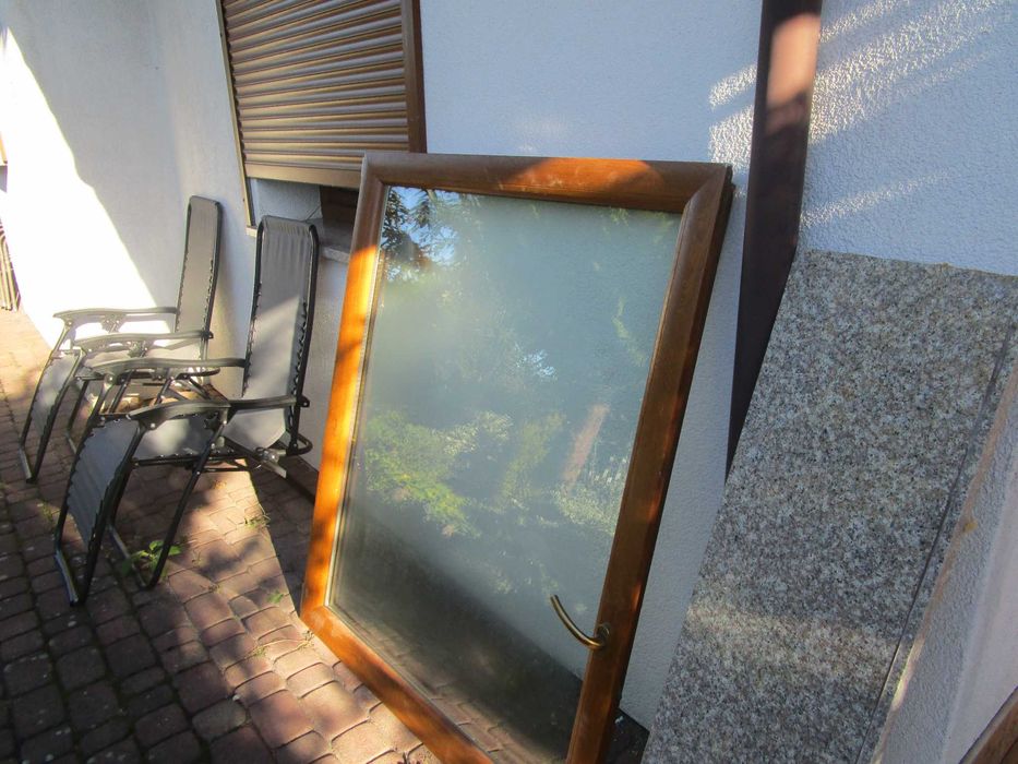 okno pcv kolor orzech plus  zaluzja zewn plus dwa parapety granitowe