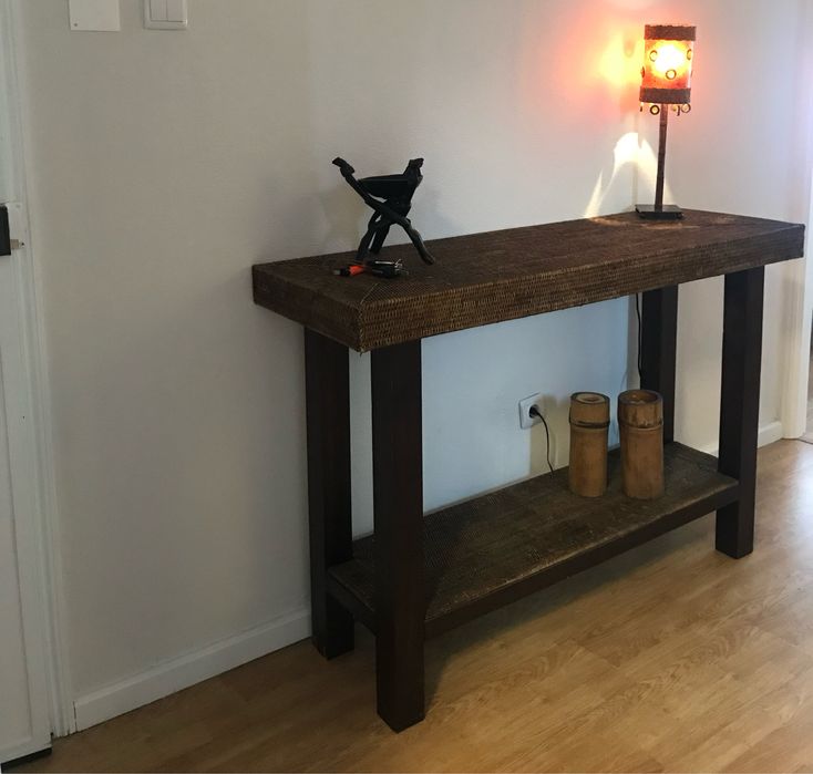 Móvel entrada madeira e palhinha