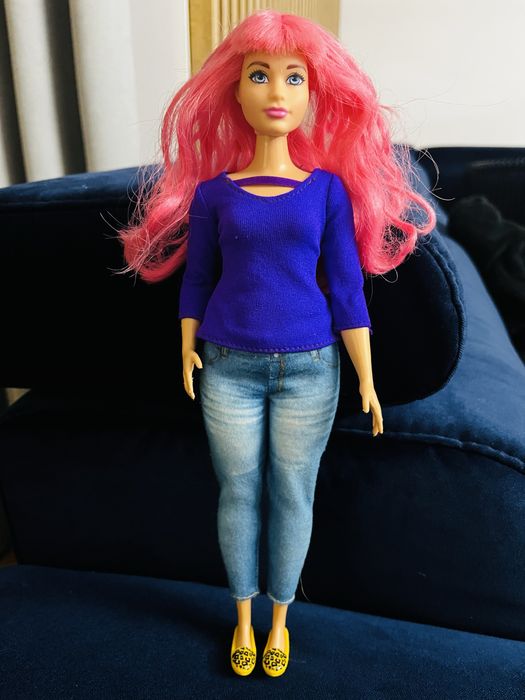 Lalka Daisy - przyjaciółka Barbie z walizką pełną skarbów