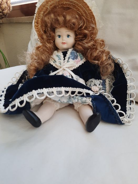 Boneca de porcelana/  Novo Preço